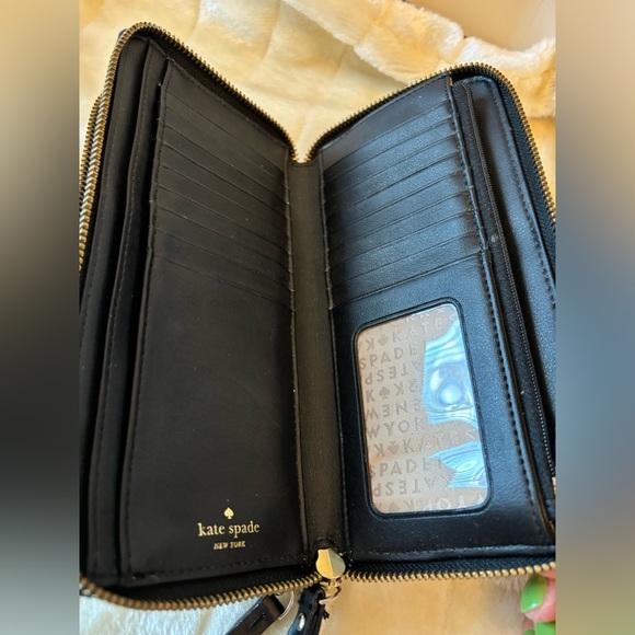 Kate Spade ♠️ Large Wristlet Wallet - Picture 4 of 5